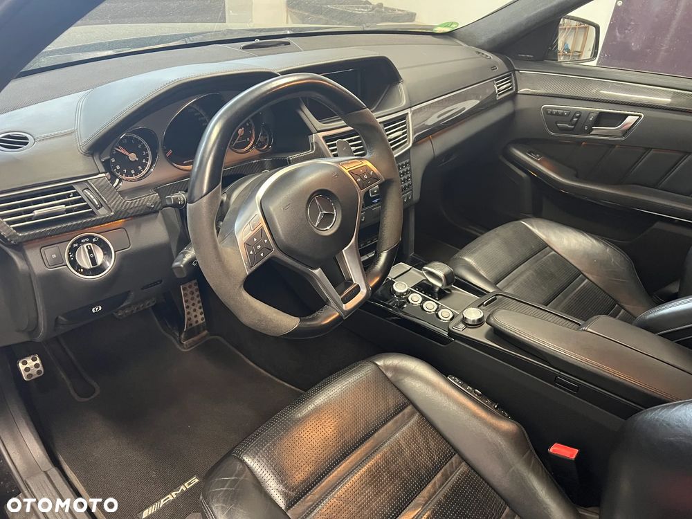 Mercedes-Benz Klasa E 63 AMG AMG AMG Speedshift MCT AMG Performance Package - 15