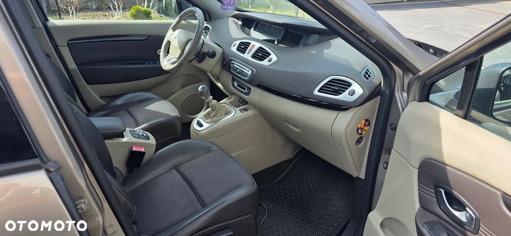 Renault Scenic 1.5 dCi Confort Privilege - 13