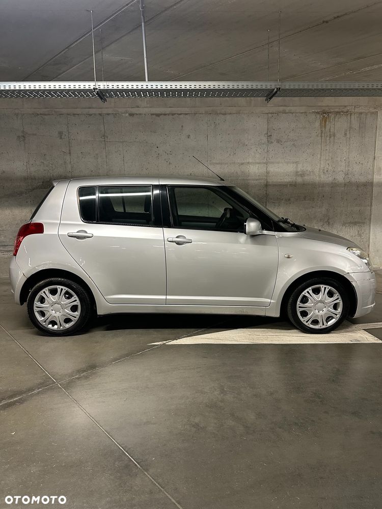 Suzuki Swift 1.3 DDiS Club - 5