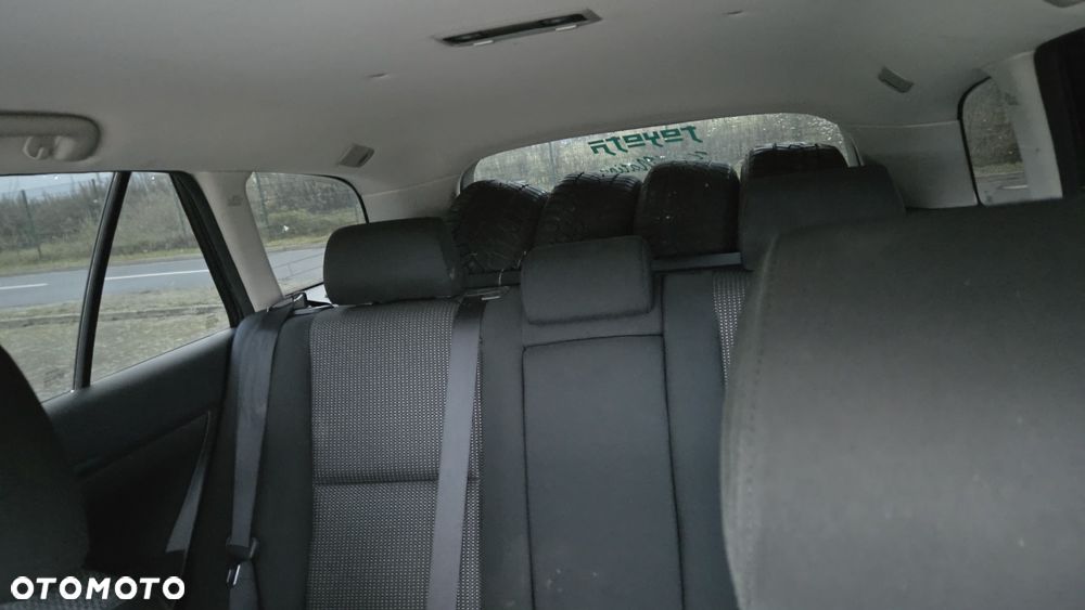 Toyota Avensis 1.8 VVT-i Combi - 11