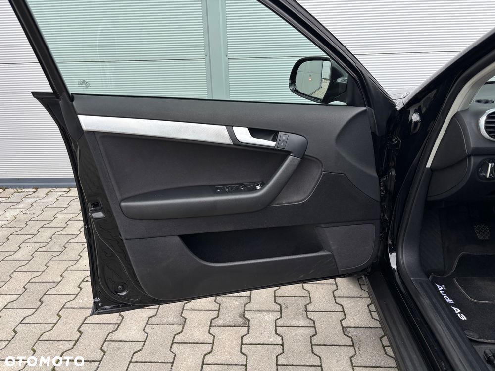 Audi A3 Sportback 1.4 TFSI Ambiente - 19