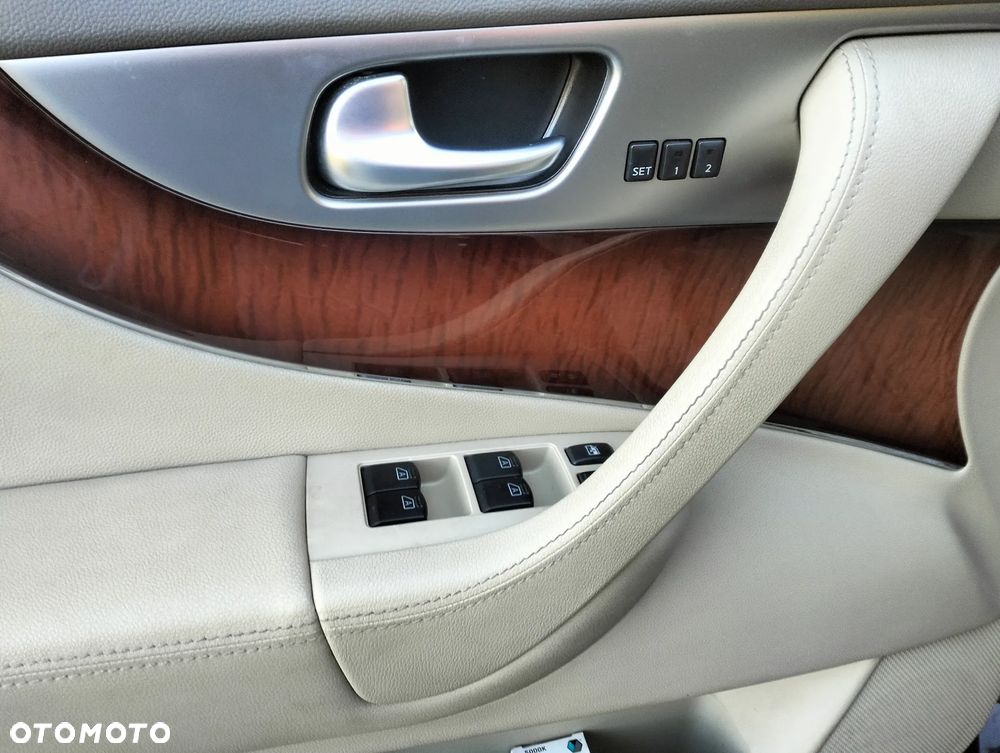 Infiniti FX FX30d S - 7