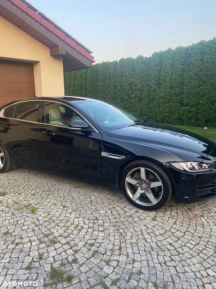 Jaguar XE 2.0 T Prestige - 6