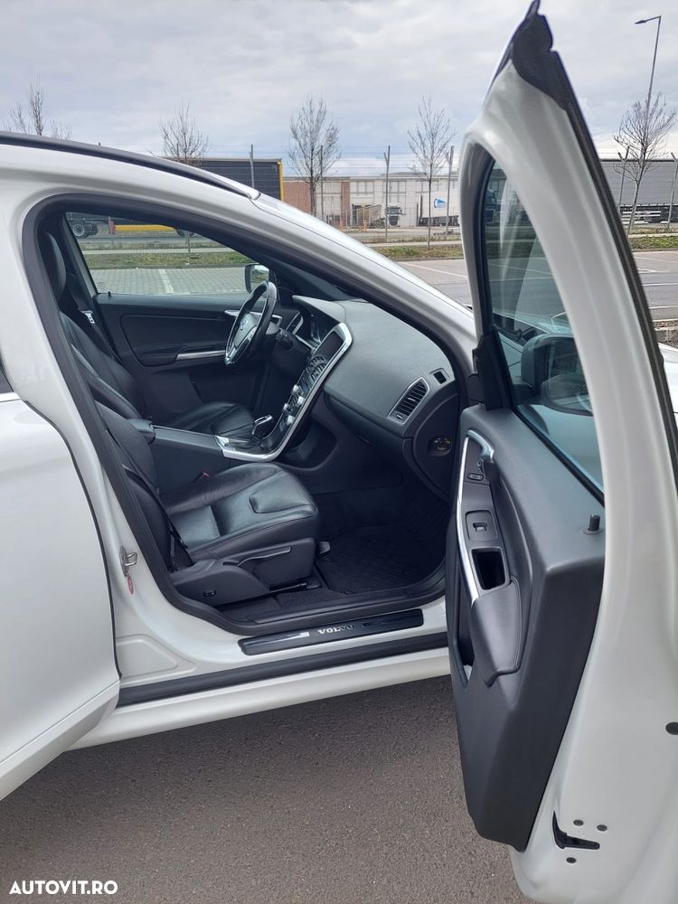 Volvo XC 60 D5AWD Momentum - 6