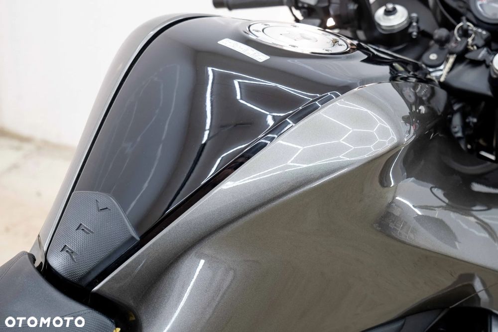 Honda VFR - 25