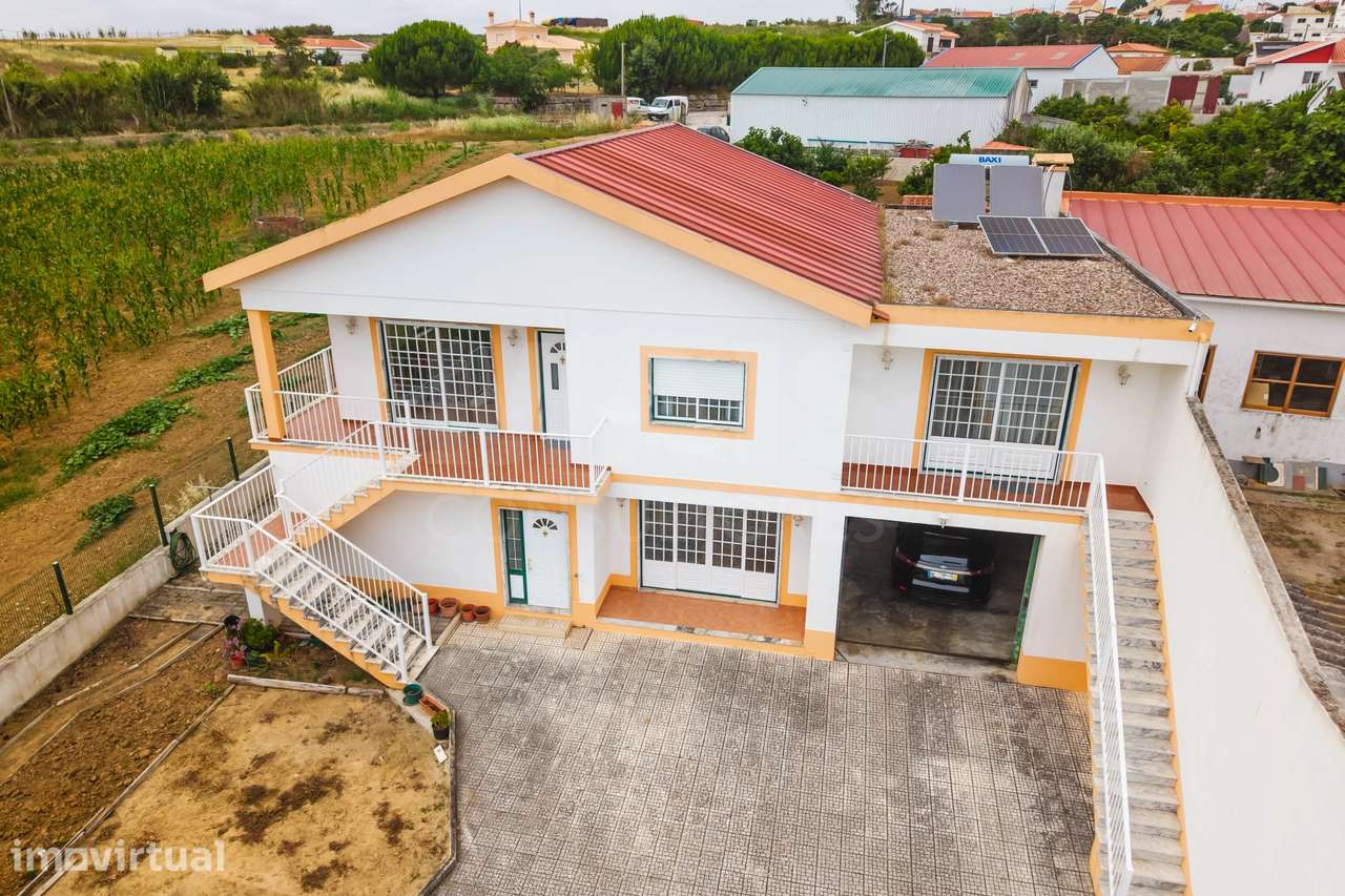 Moradia T5 com 2 Anexos em Terreno com mais de 1.400 m² - Grande imagem: 3/50