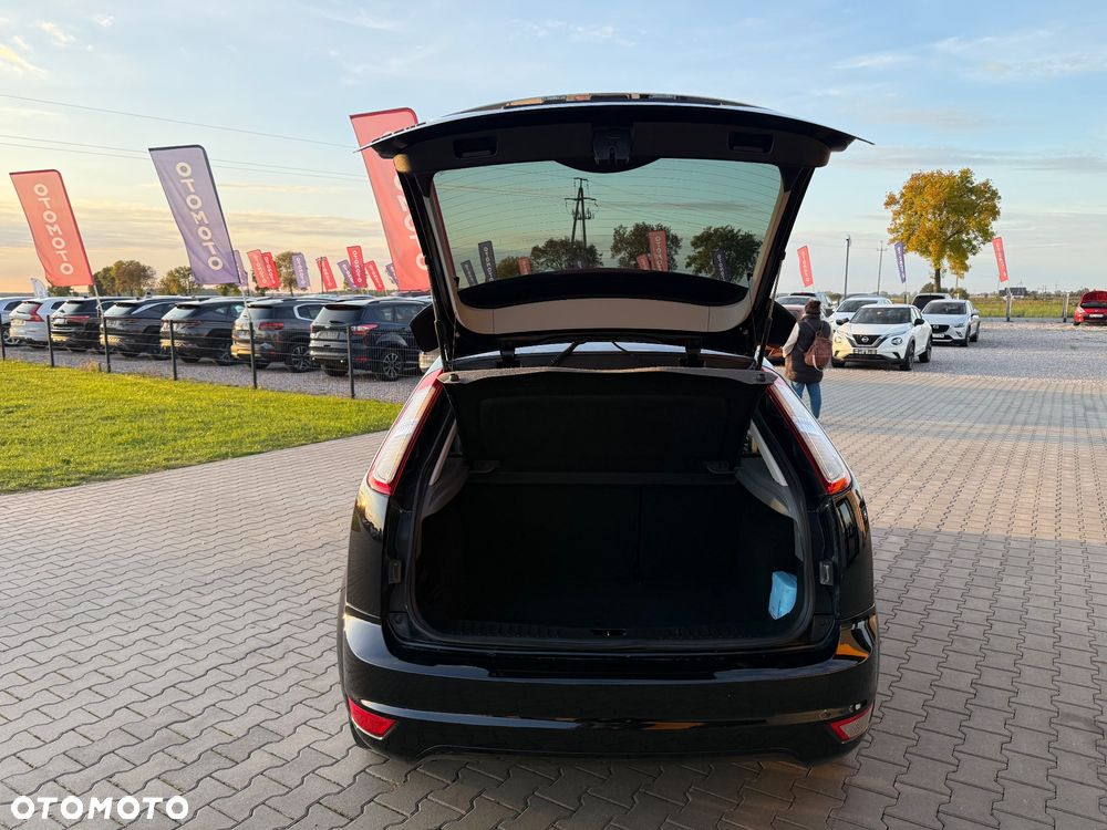 Ford Focus 1.8 Sport - 25