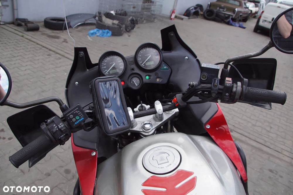 Motocykl na części - Honda XL1000 Varadero 996 cm3 94 KM SD01E 2001R Silnik Skrzynia Laga Owiewka Osłona Szyba Kufer Siedzenie Set Lampa Kierunkowskaz Wydech Manetka Sterownik Moduł Czujnik Licznik Przycisk - 10