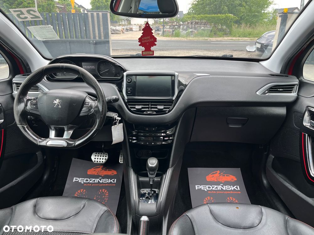Peugeot 208 - 8
