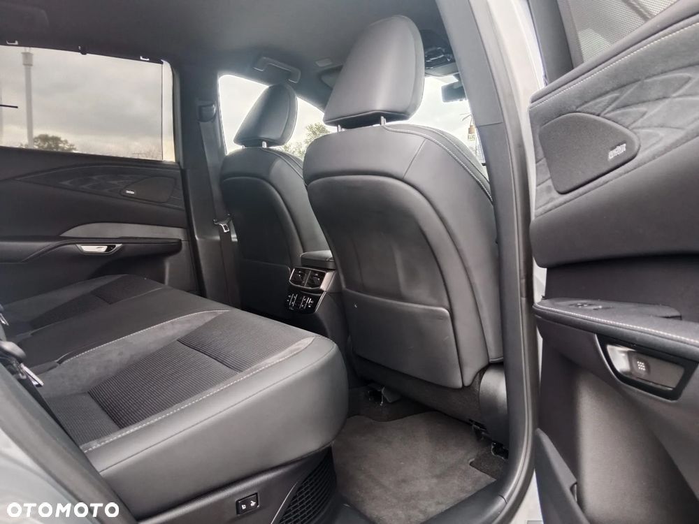 Lexus RX 450h+ Omotenashi - 34