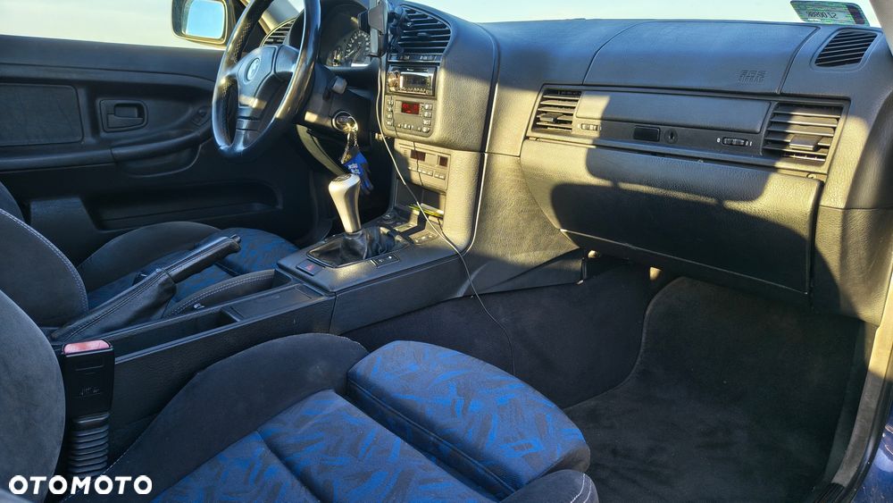 BMW Seria 3 323i - 13