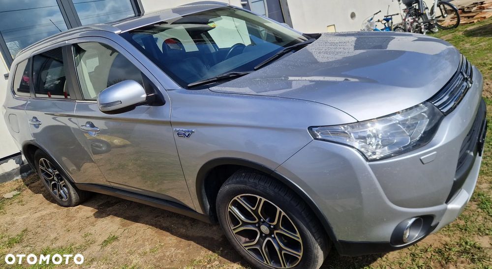 Mitsubishi Outlander 2.0 4WD Top - 5