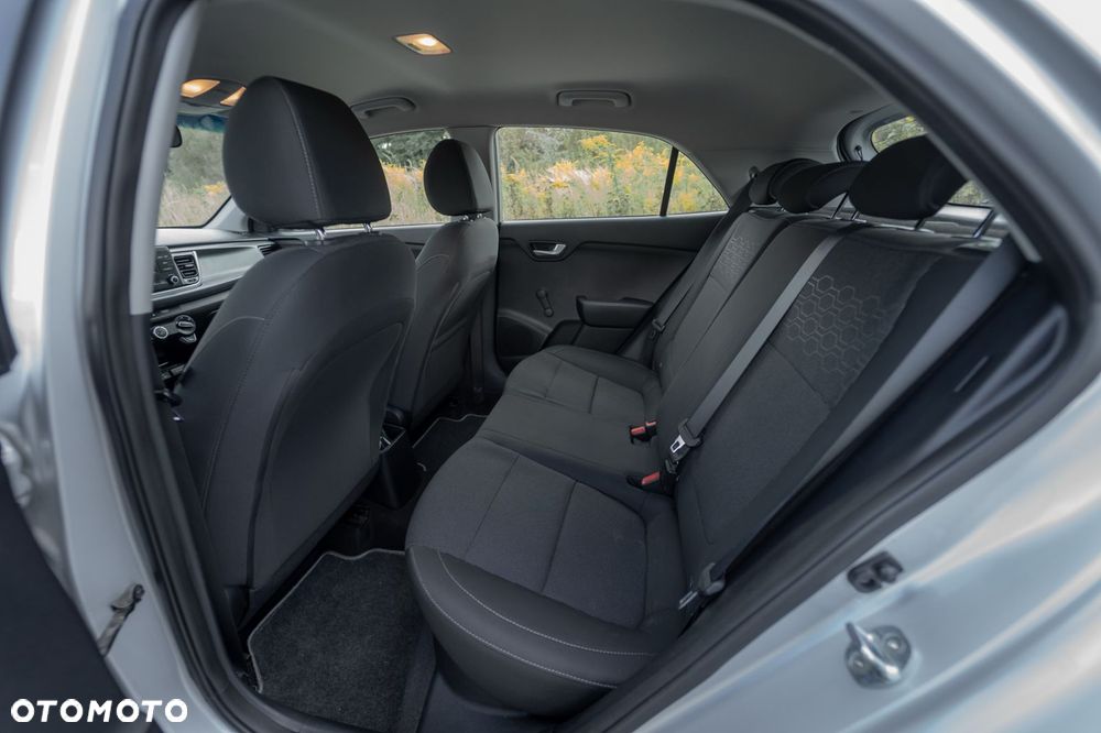 Kia Rio - 33