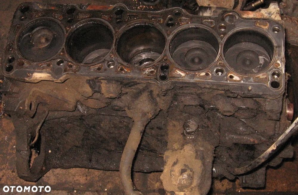 blok silnika wał korbowy TRANSPORTER T4 LT 2.5 TDI - 1