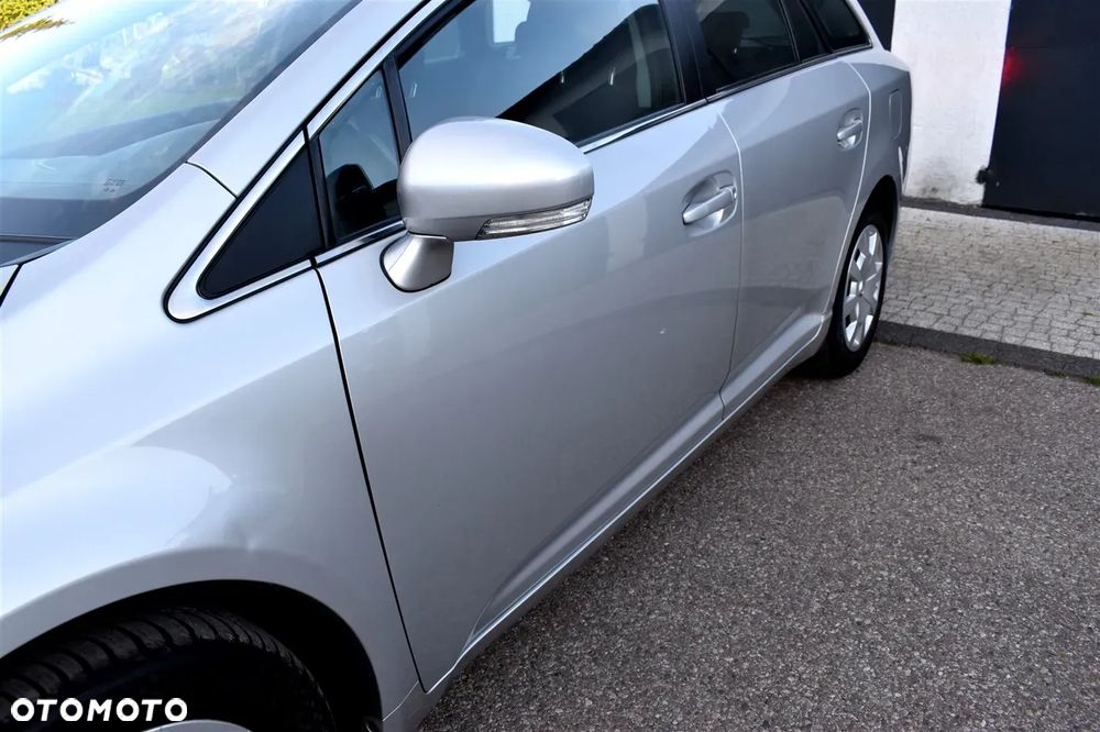 Toyota Avensis 1.8 Sol NAVI - 4