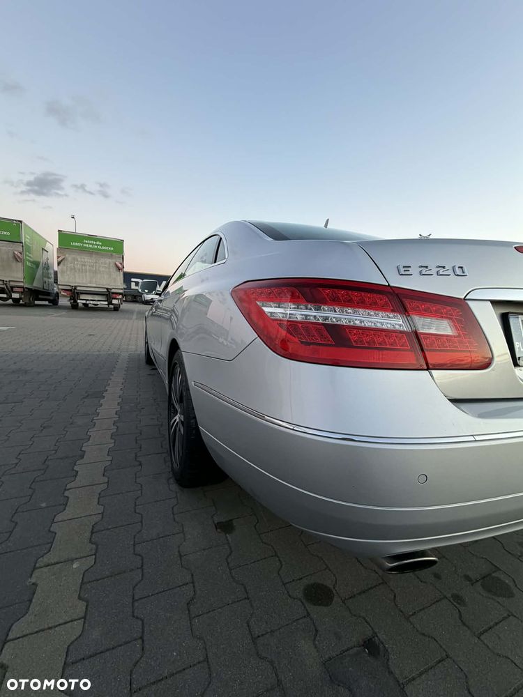 Mercedes-Benz Klasa E 220 CDI DPF BlueEFFICIENCY 7G-TRONIC Avantgarde - 13
