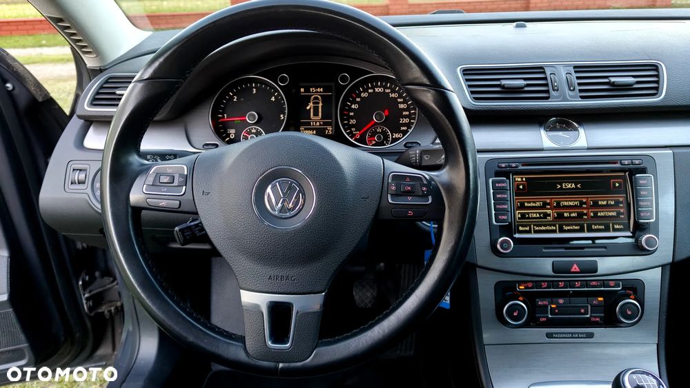 Volkswagen Passat 2.0 TDI Highline - 25