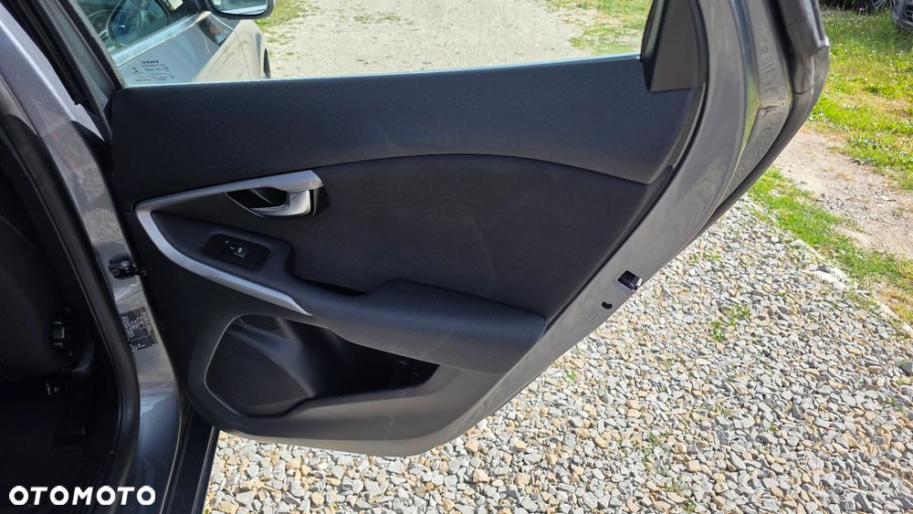 Volvo V40 D2 Kinetic - 24