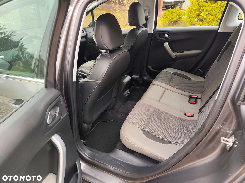 Peugeot 2008 PureTech 110 GPF Stop&Start EAT6 Allure - 11