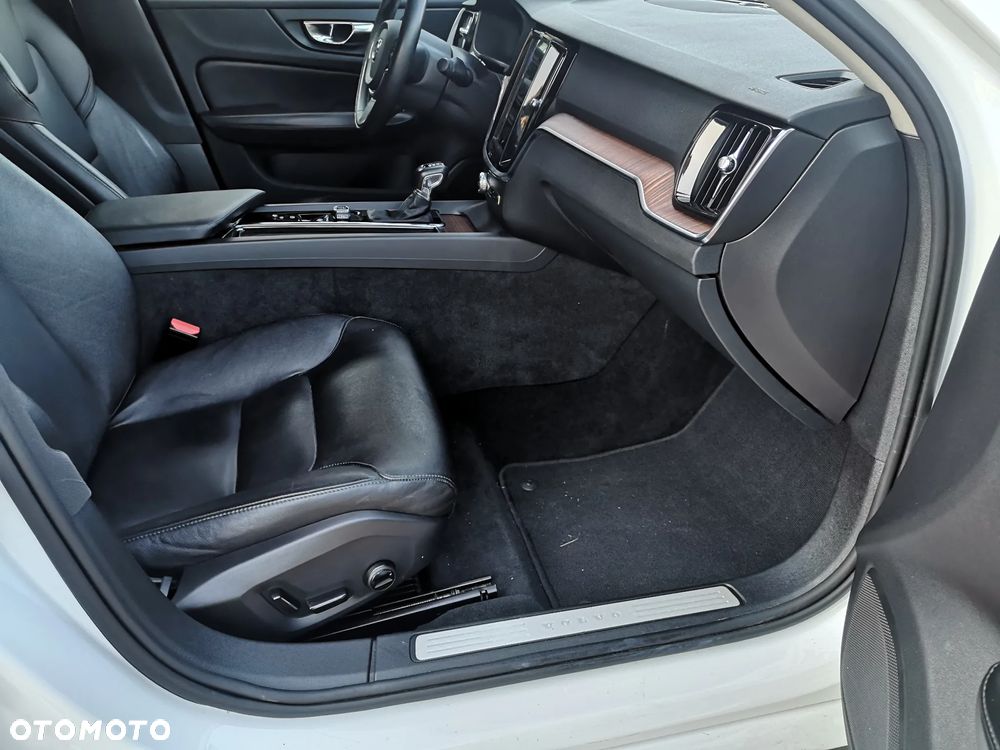 Volvo S60 T5 Momentum Pro - 10