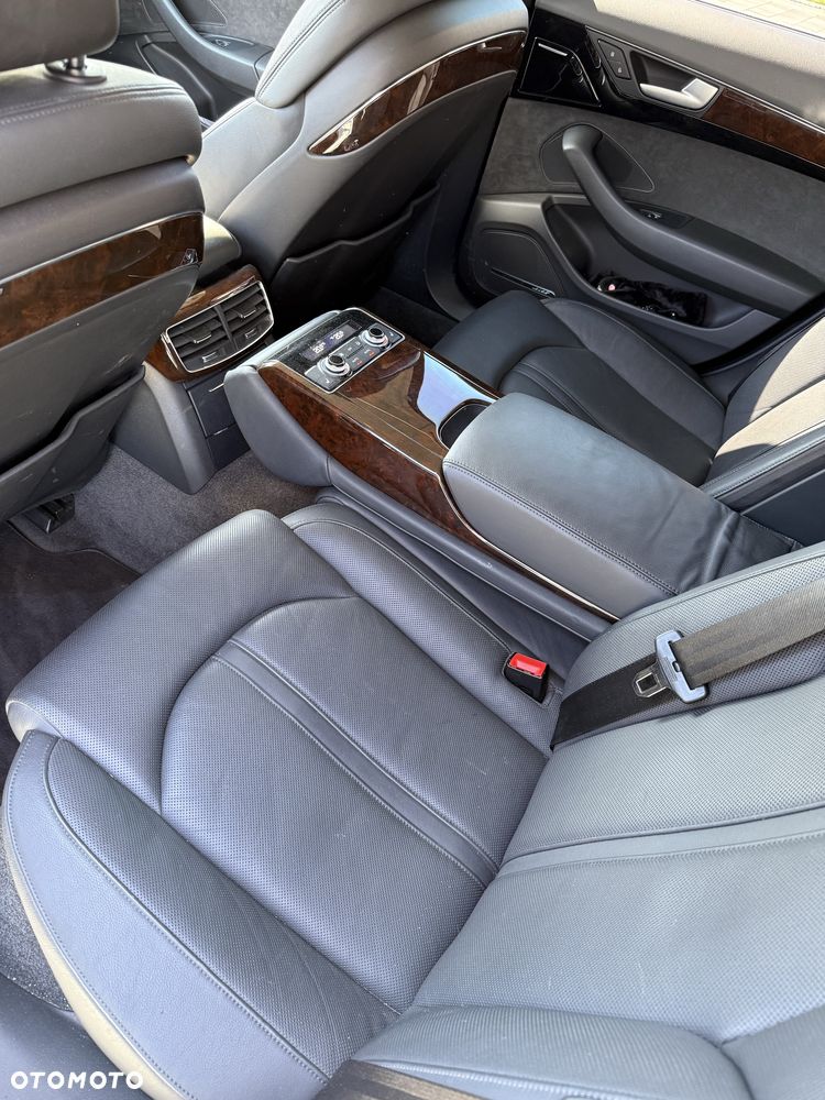 Audi A8 - 8