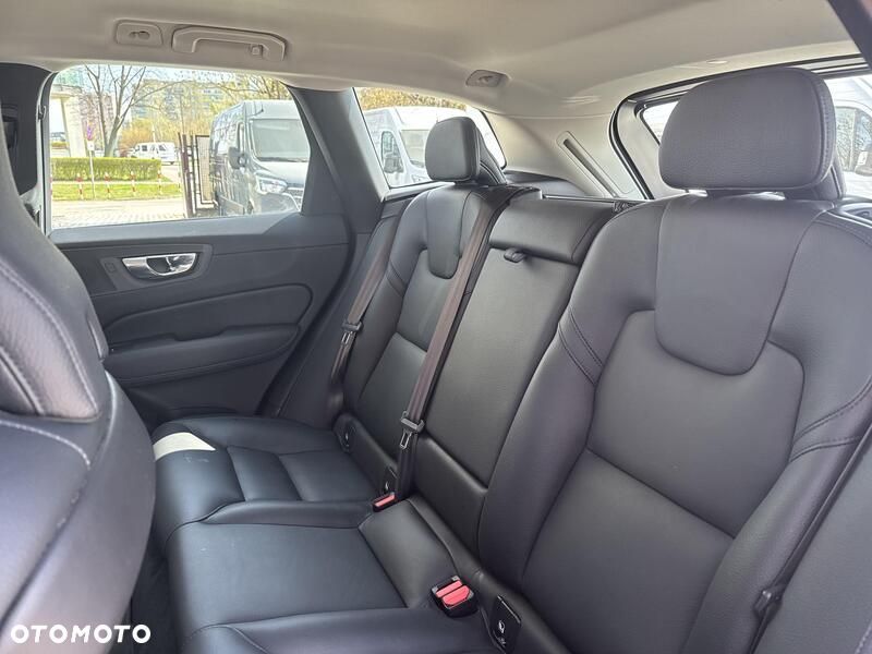 Volvo XC 60 B4 B Plus Dark - 18