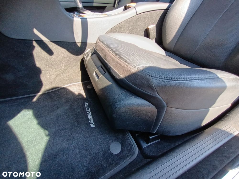 Mercedes-Benz Klasa E 300 BLUETEC Avantgarde - 26