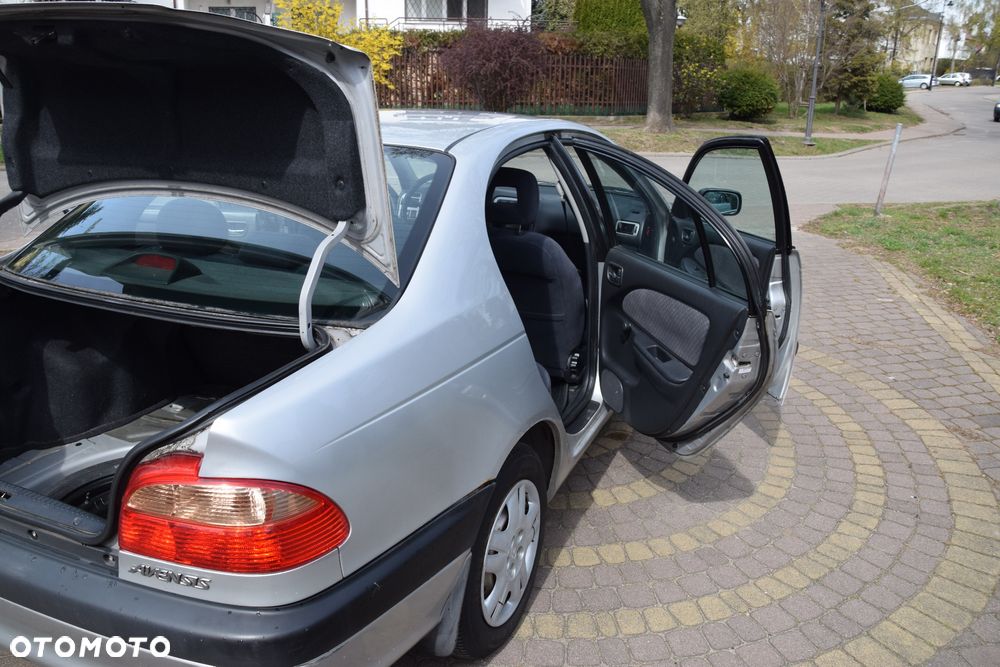 Toyota Avensis 1.6 VVT-i Terra - 8