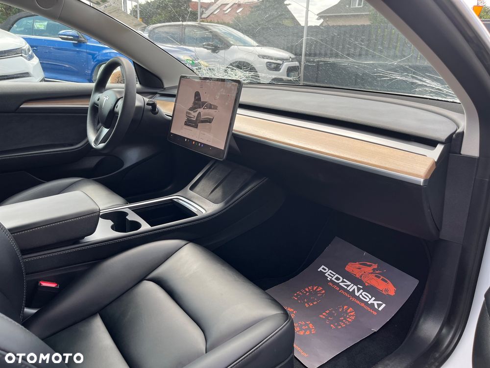 Tesla Model 3 - 12