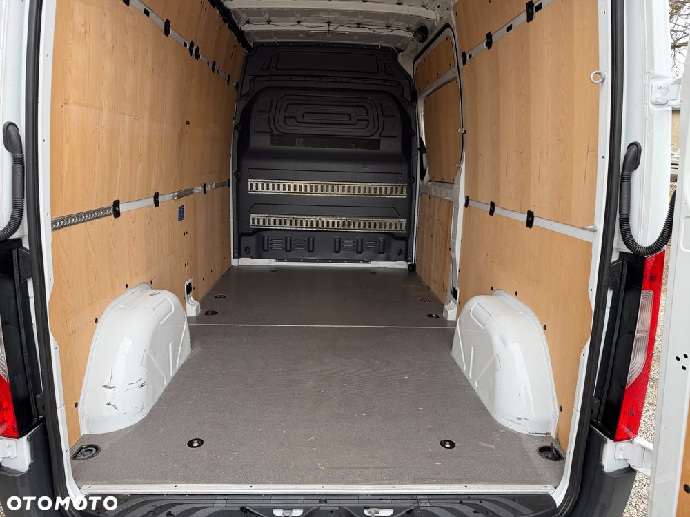 Mercedes-Benz Sprinter 907 - 24