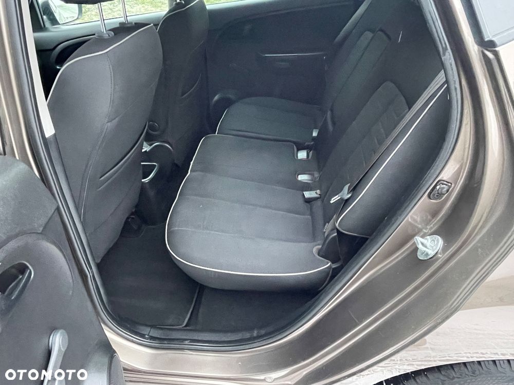 Kia Venga 1.6 CVVT Platinum Edition - 8