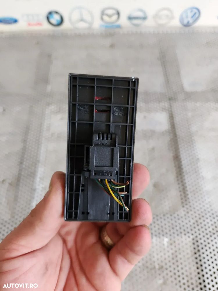 Butoane Geamuri Electrice Stanga Fata Audi A8 4H D4 An 2010-2011-2012-2013-2014-2015-2016-2017 Volan Stanga Dezmembrez Audi A8 4H D4 3.0 Tdi Quattro Motor CDT Cutie MXU Volan Stanga - Dezmembrari Arad - 5