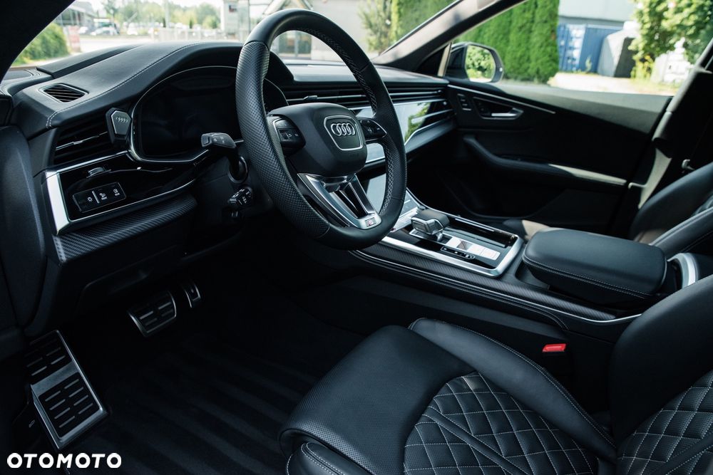Audi SQ8 - 8