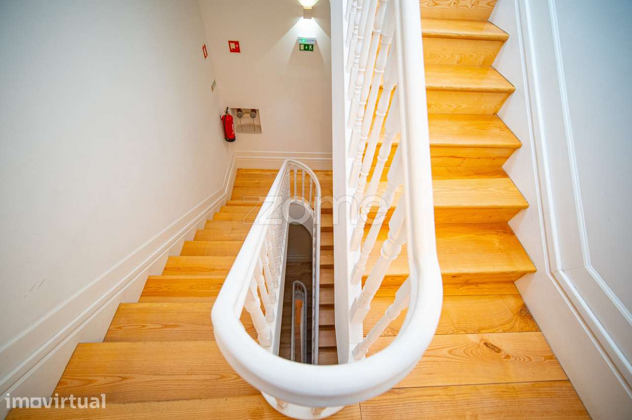 Apartamento T2 remodelado junto ao Coliseu - Grande imagem: 3/25