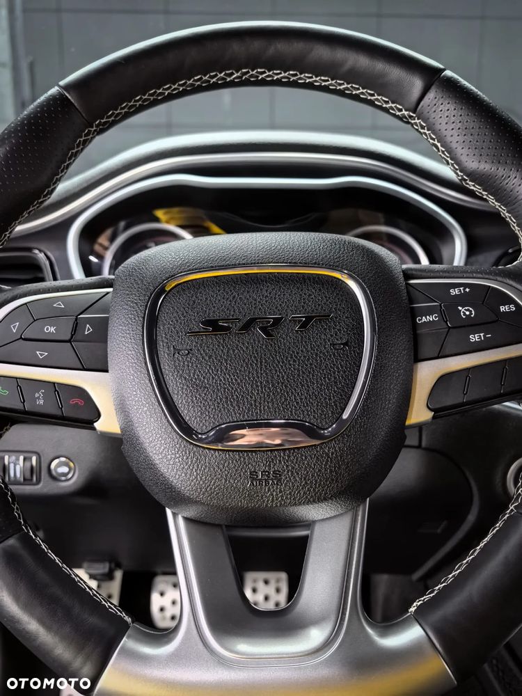 Dodge Challenger - 17