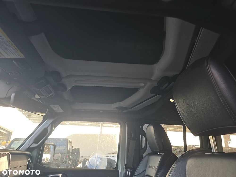Jeep Wrangler - 12