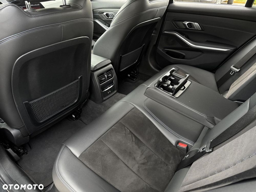 BMW Seria 3 320d xDrive - 22