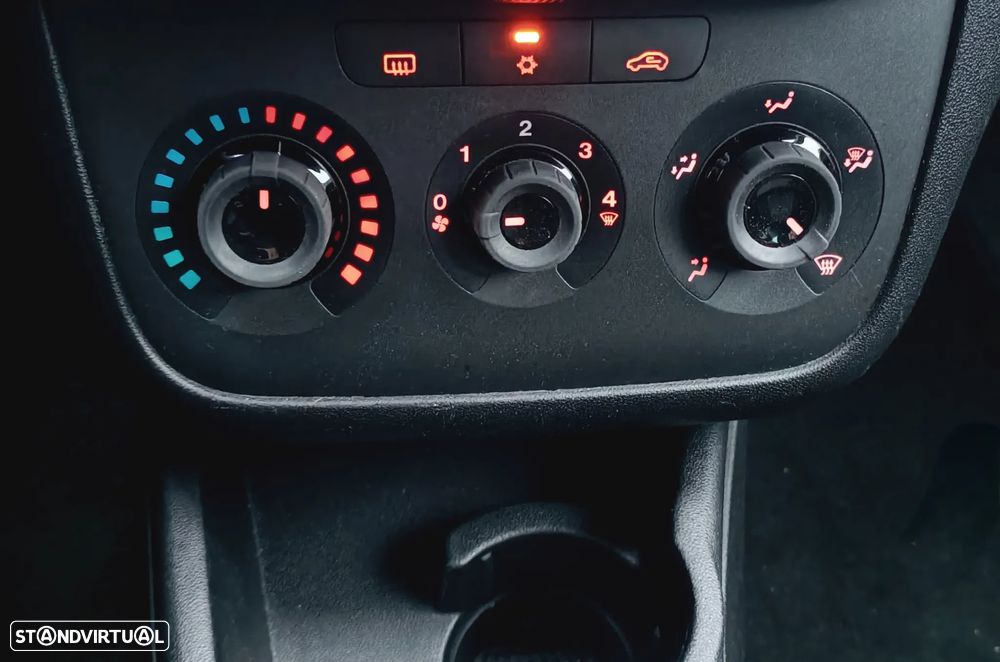 Fiat Punto 1.3 M-Jet Lounge S&S - 5