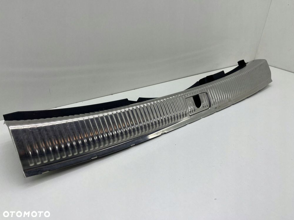 AUDI A4 B9 OSŁONA PROGU BAGAŻNIKA 8W9864513 - 2