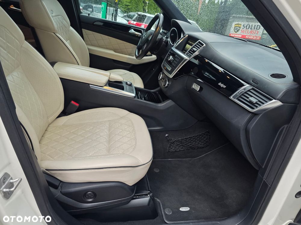 Mercedes-Benz GL 400 4Matic 7G-TRONIC - 24