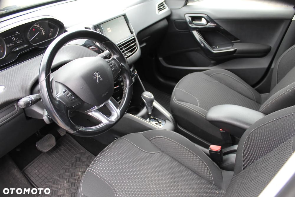 Peugeot 208 1.2 PureTech Allure S&S EAT6 - 10