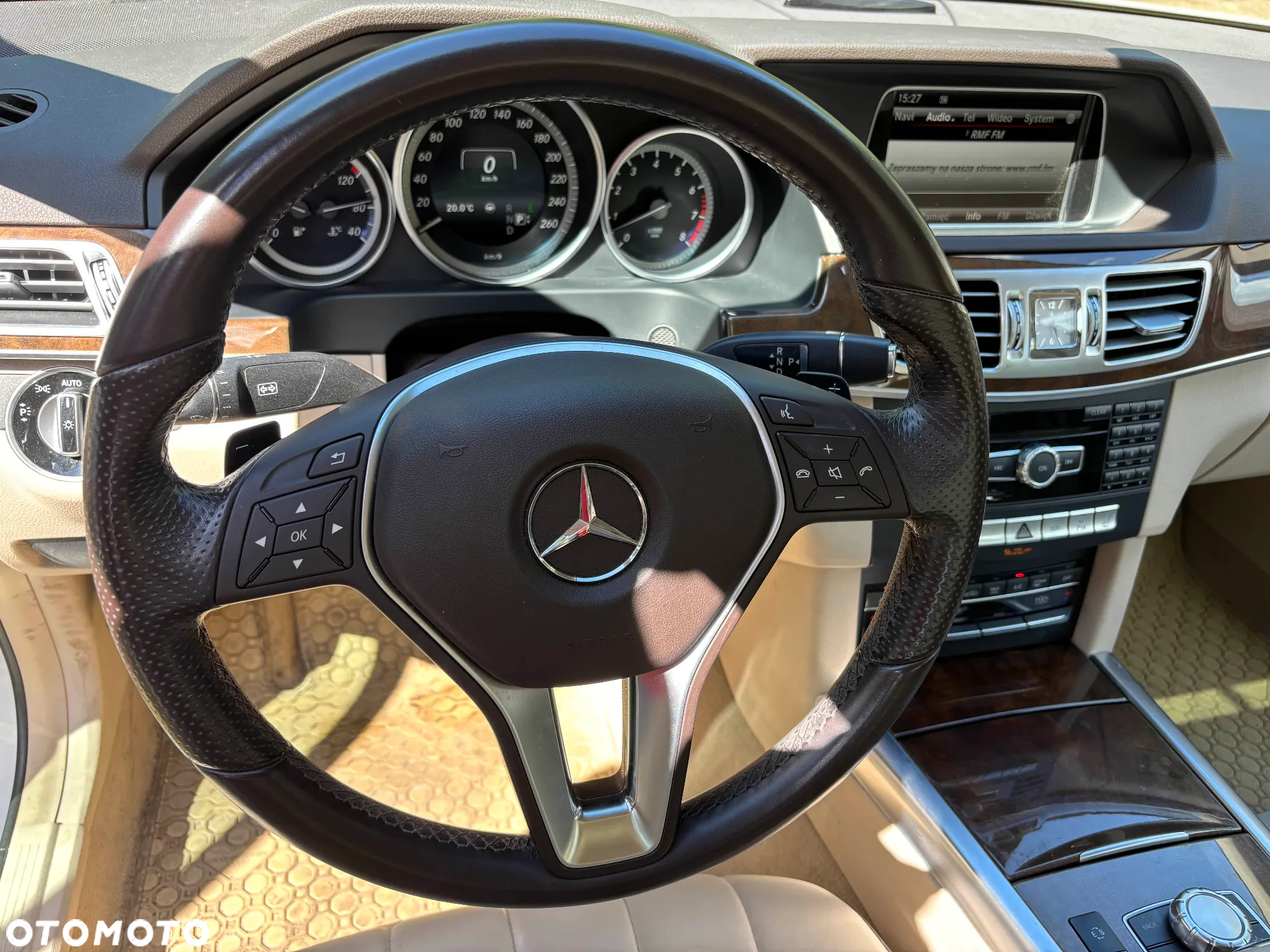 Mercedes-Benz Klasa E 350 T 4Matic 7G-TRONIC Elegance - 19