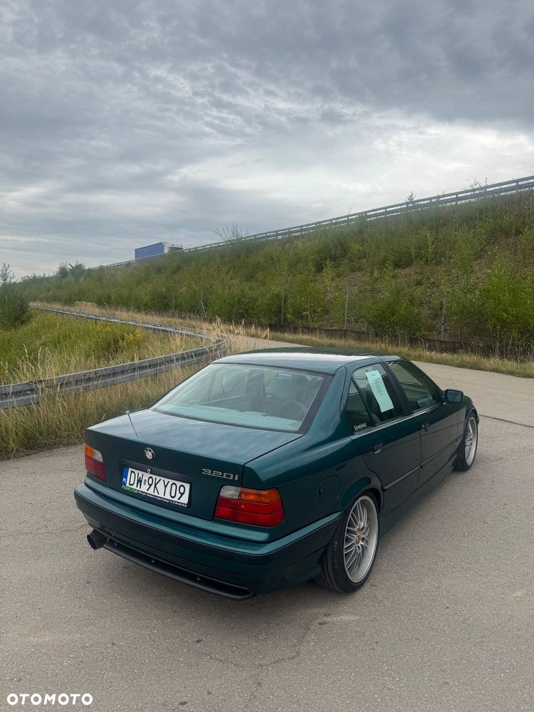 BMW Seria 3 323i - 3