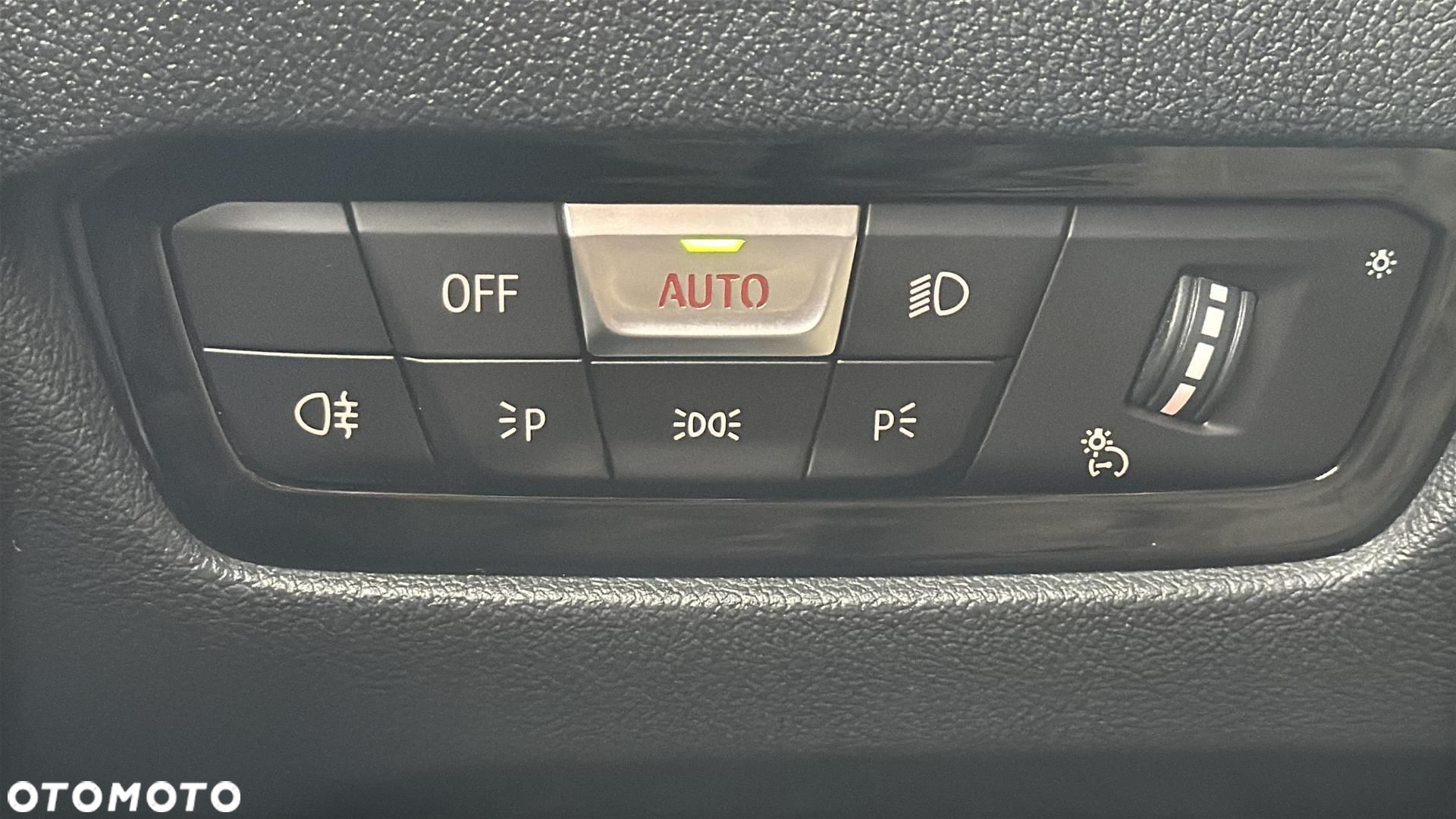 BMW Seria 3 318d - 32