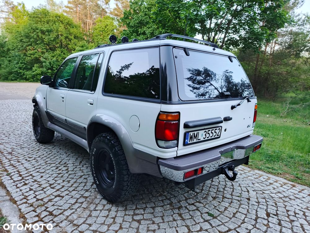 Ford Explorer - 27