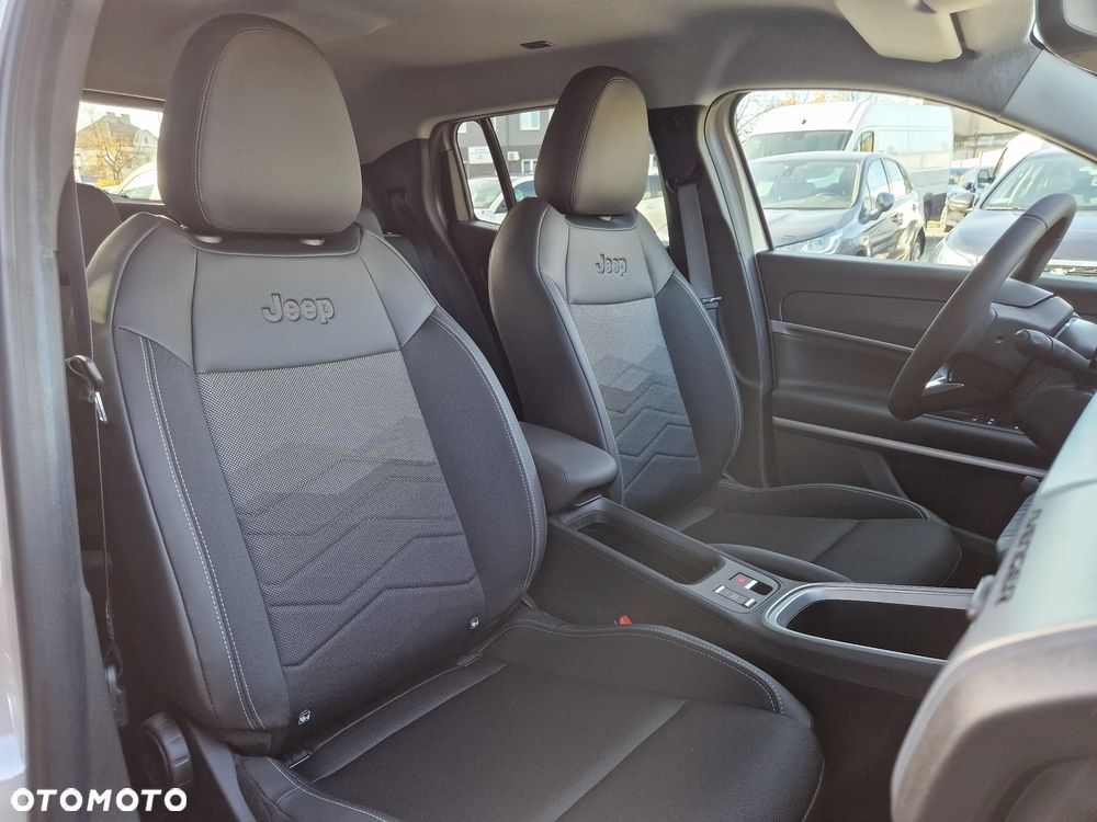 Jeep Avenger 54kWh Summit - 29