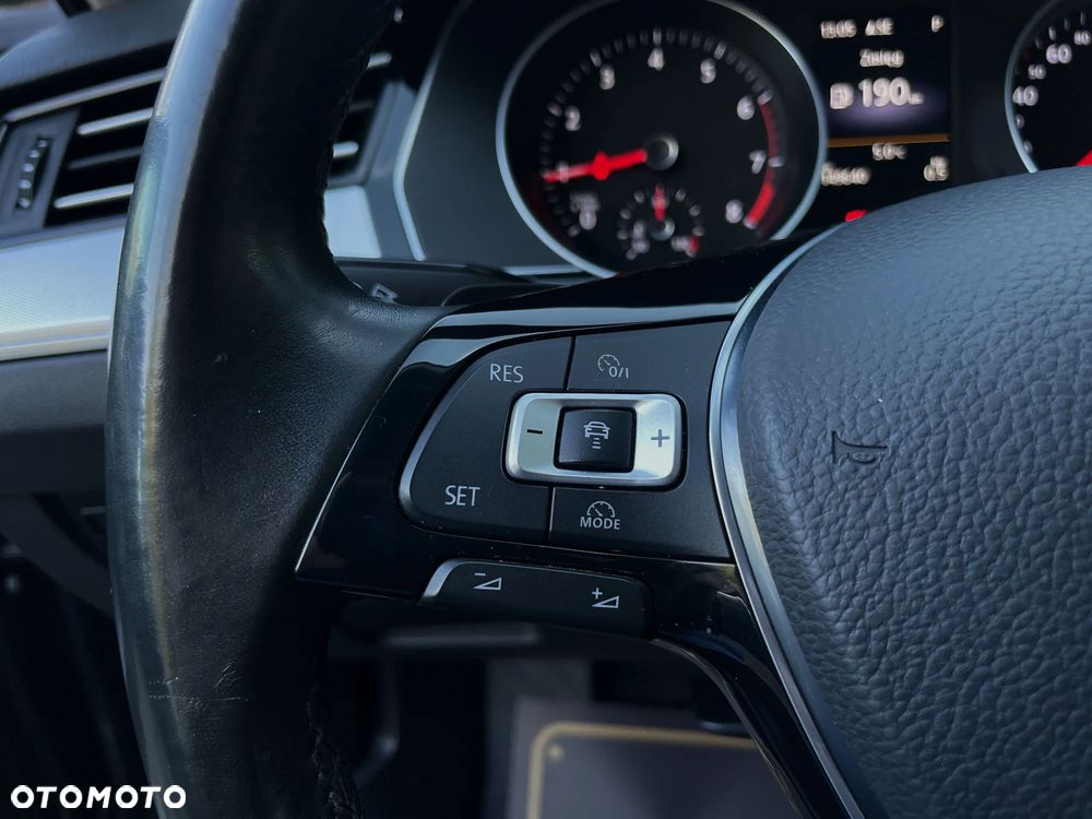 Volkswagen Passat 1.8 TSI (BlueMotion Technology) DSG Comfortline - 23