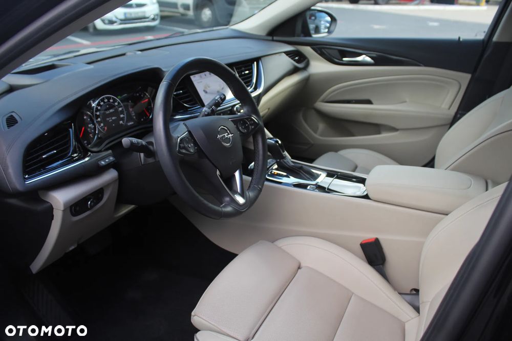 Opel Insignia - 18