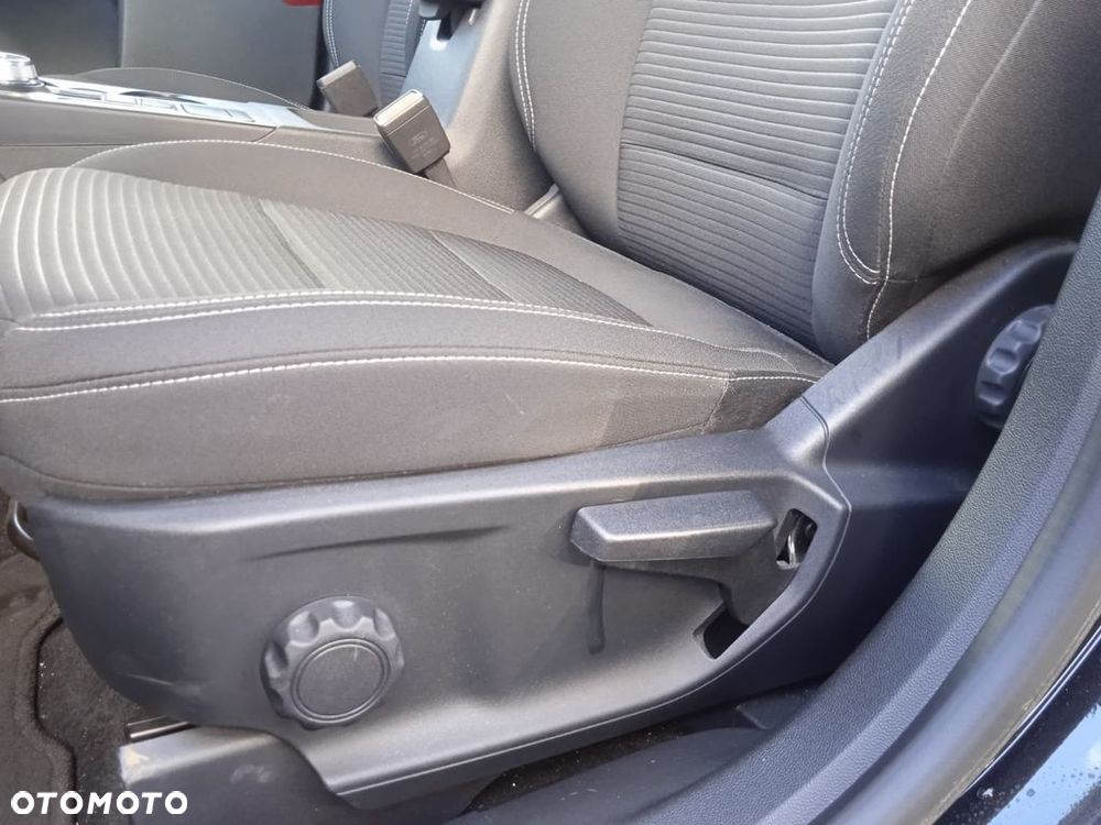Ford Kuga 2.5 FHEV FWD Titanium - 33