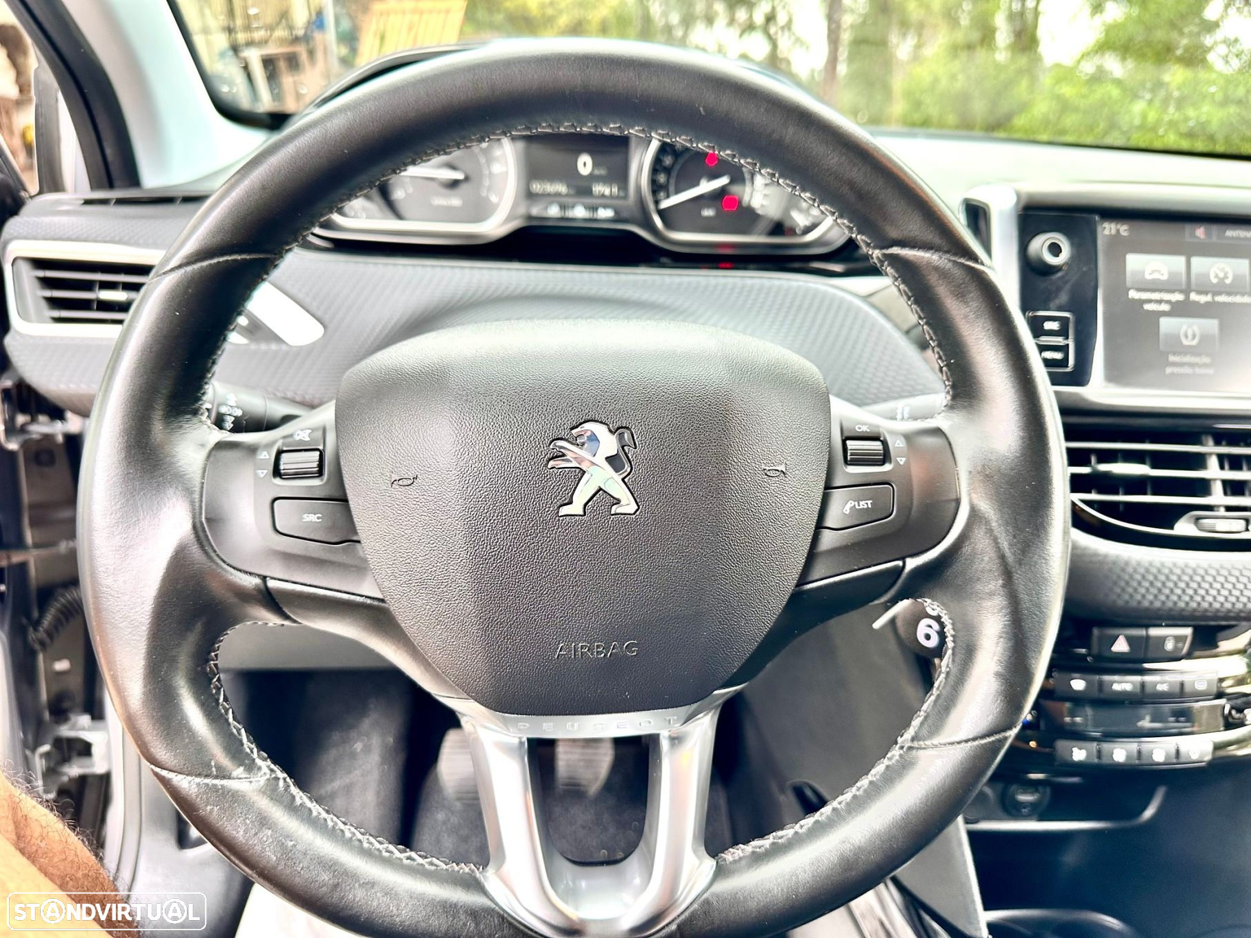 Peugeot 2008 1.2 PureTech Allure - 19